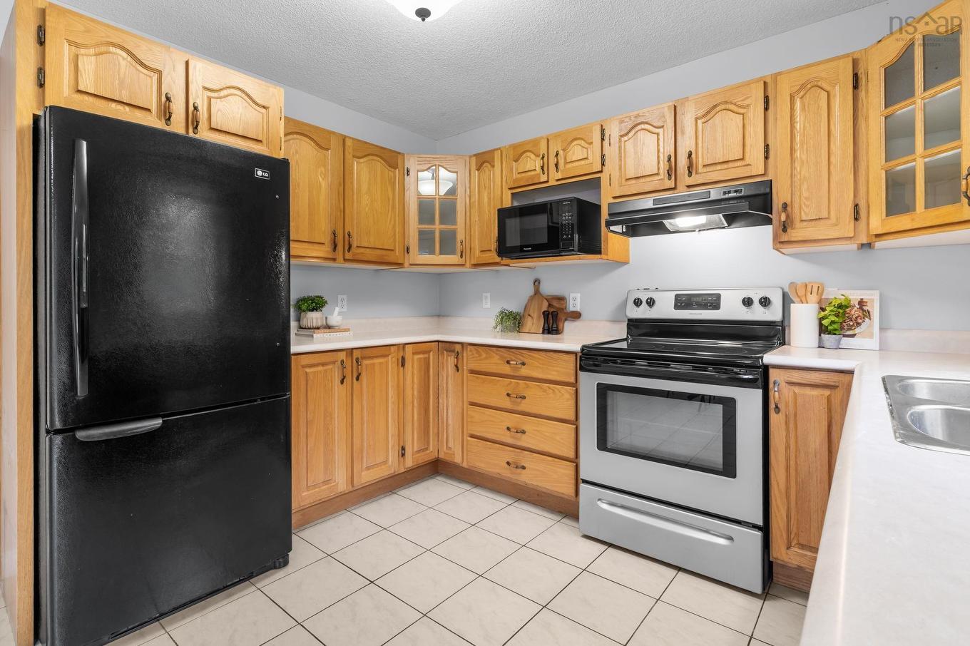 142 Stoneybrook Court, Halifax, NS - Indoor Photo Showing Kitchen