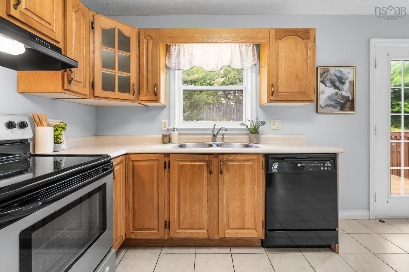 142 Stoneybrook Court, Halifax, NS - Indoor Photo Showing Kitchen With Double Sink