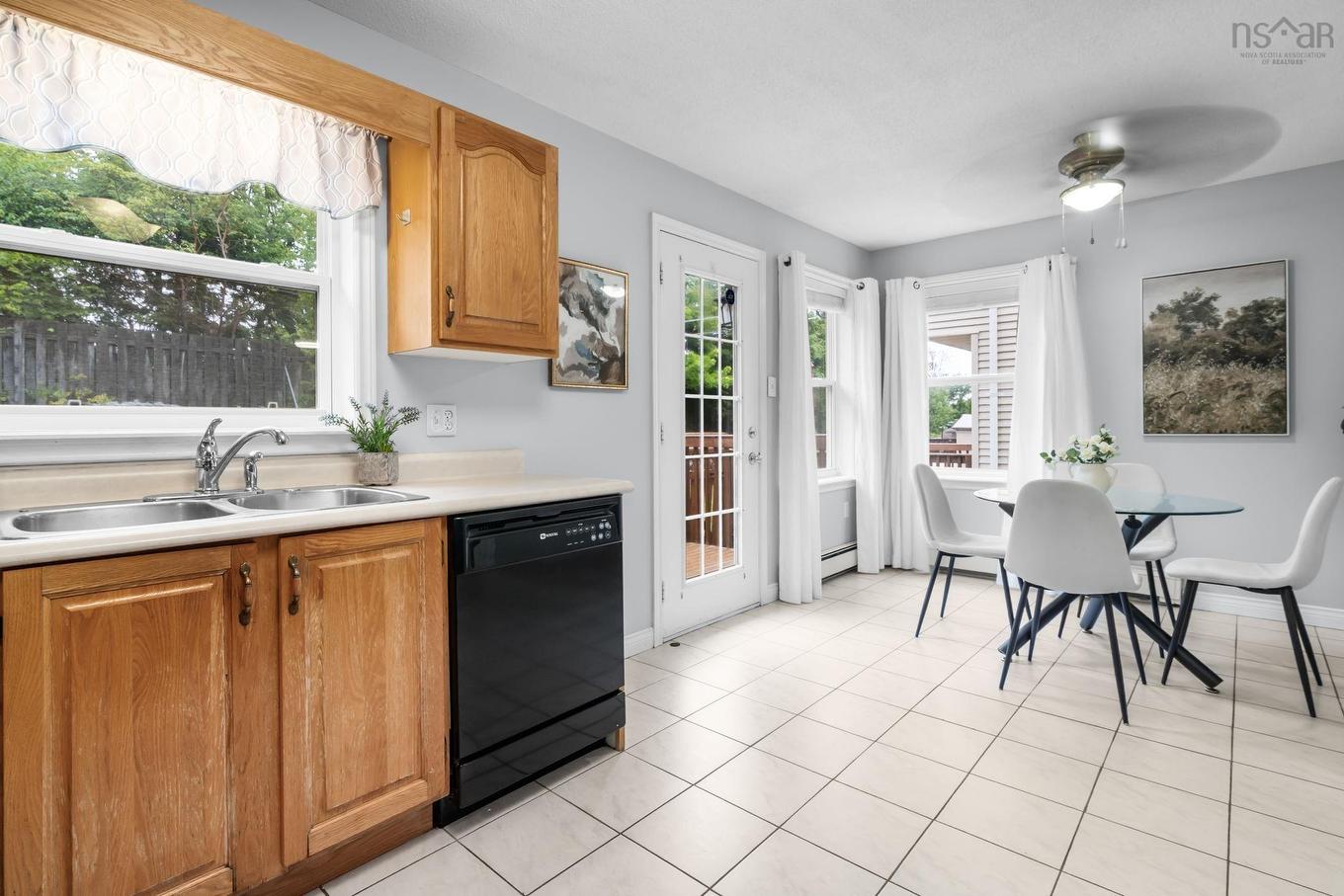 142 Stoneybrook Court, Halifax, NS - Indoor Photo Showing Kitchen With Double Sink