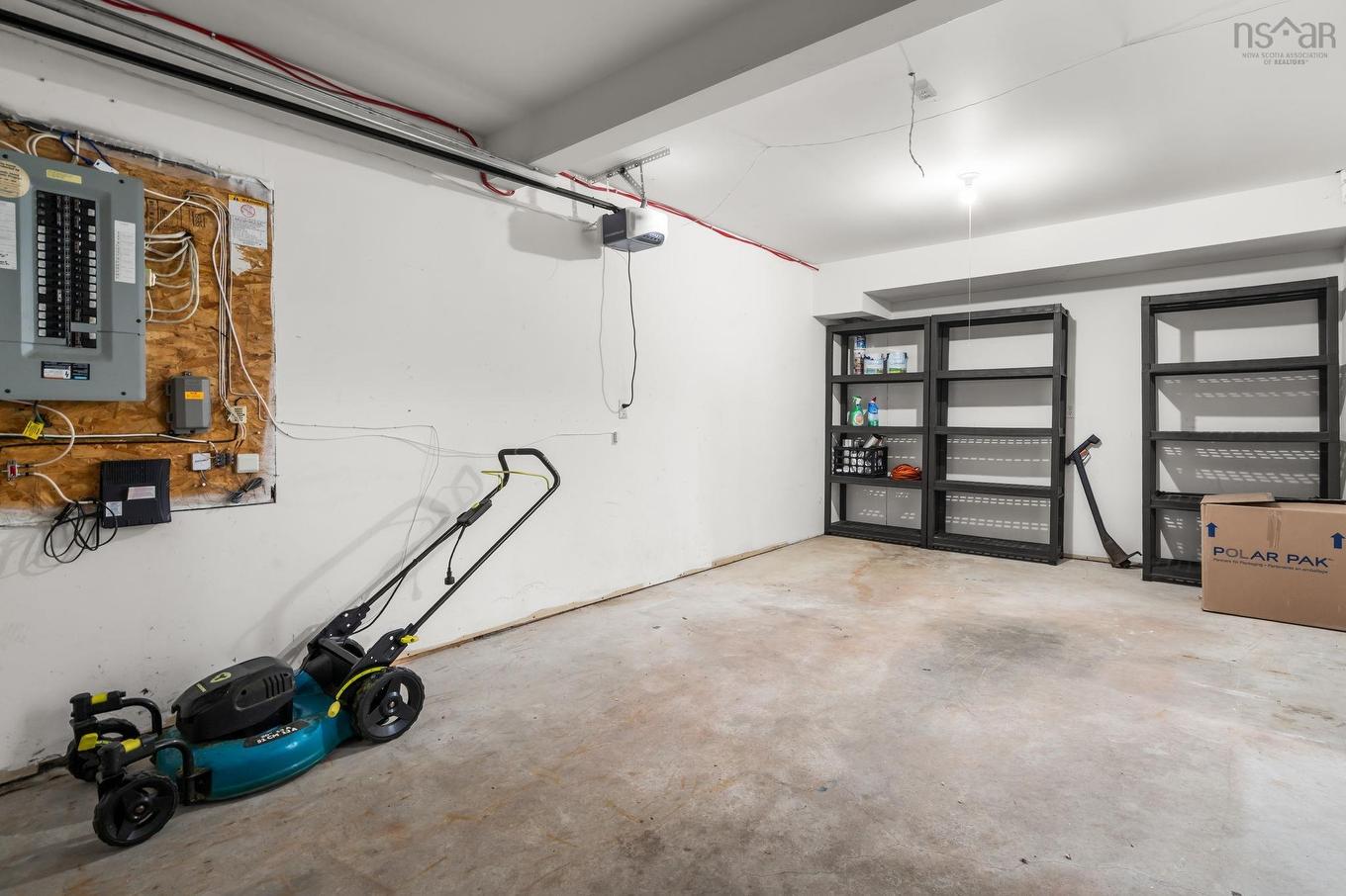 142 Stoneybrook Court, Halifax, NS - Indoor Photo Showing Garage