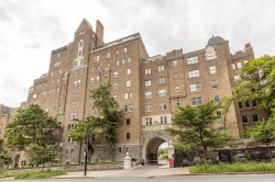 C72-3940 Ch. de la Côte-des-Neiges Montréal (Ville-Marie), QC H3H 1W2