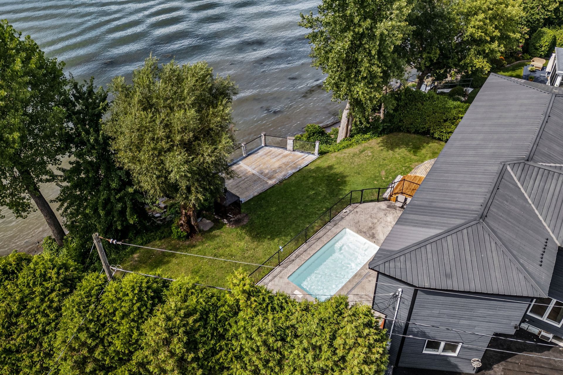 Photo aérienne - 11 Rue Albert-Perron, Saint-Mathias-Sur-Richelieu, QC - Outdoor
