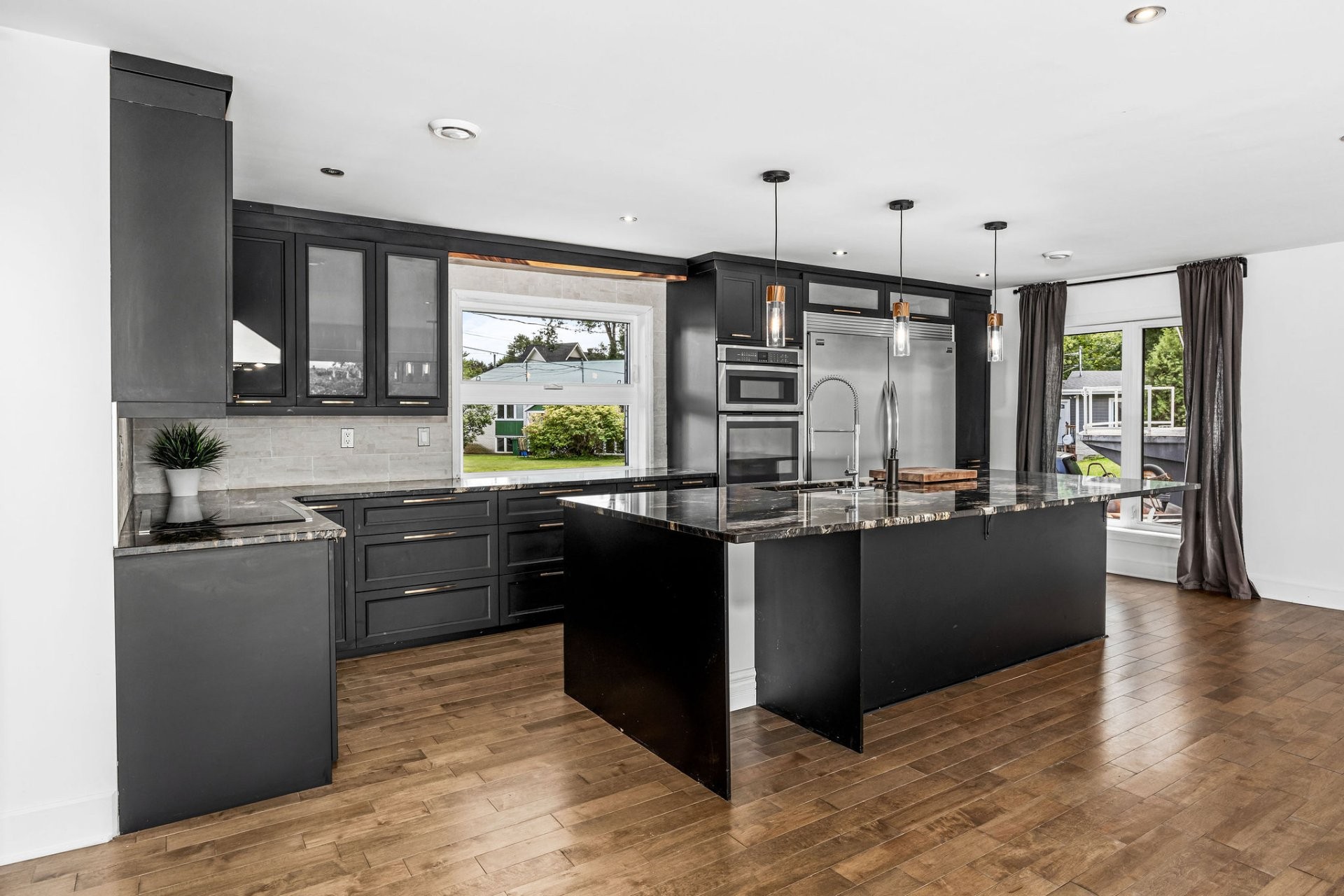 Cuisine - 11 Rue Albert-Perron, Saint-Mathias-Sur-Richelieu, QC - Indoor Photo Showing Kitchen With Upgraded Kitchen