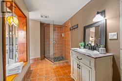 Main House Primary Ensuite - 