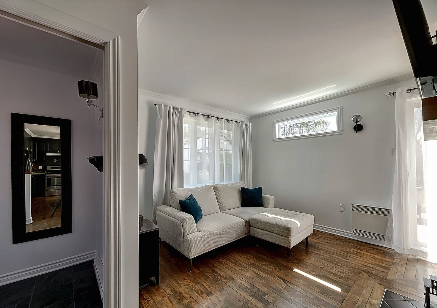 Living Room - 120 Rue St-Joachim, L'Assomption, QC - Indoor Photo Showing Living Room