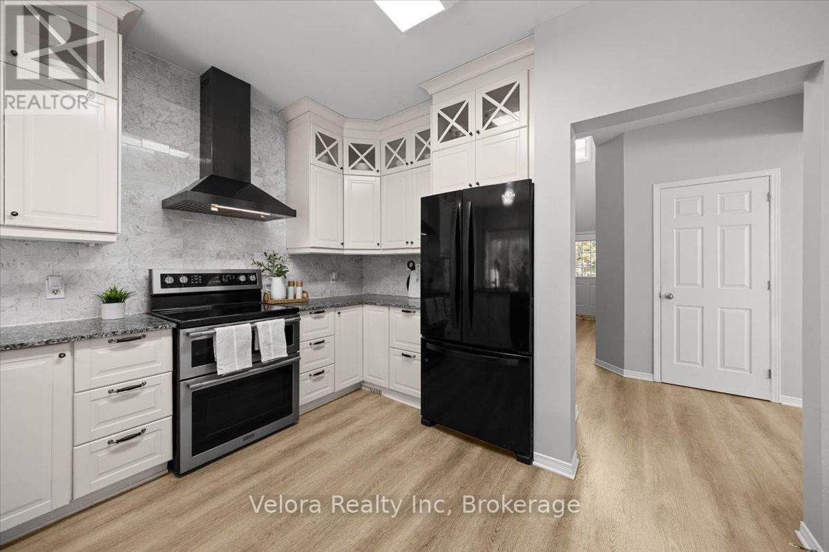 234 Deercroft Avenue, Ottawa, ON - Indoor Photo Showing Kitchen