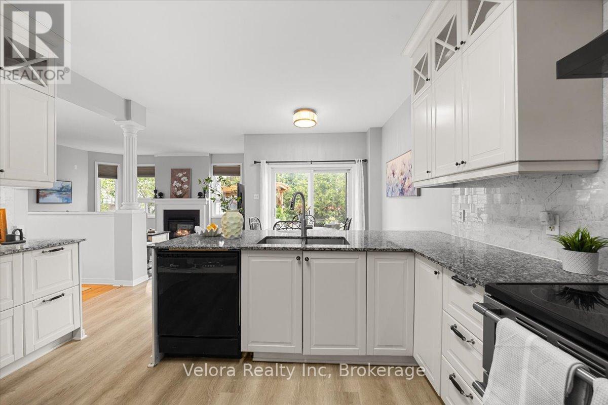 234 Deercroft Avenue, Ottawa, ON - Indoor Photo Showing Kitchen With Upgraded Kitchen