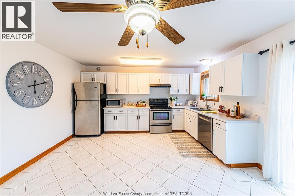 120 Hampton Crescent, Windsor, ON - Indoor Photo Showing Kitchen With Double Sink