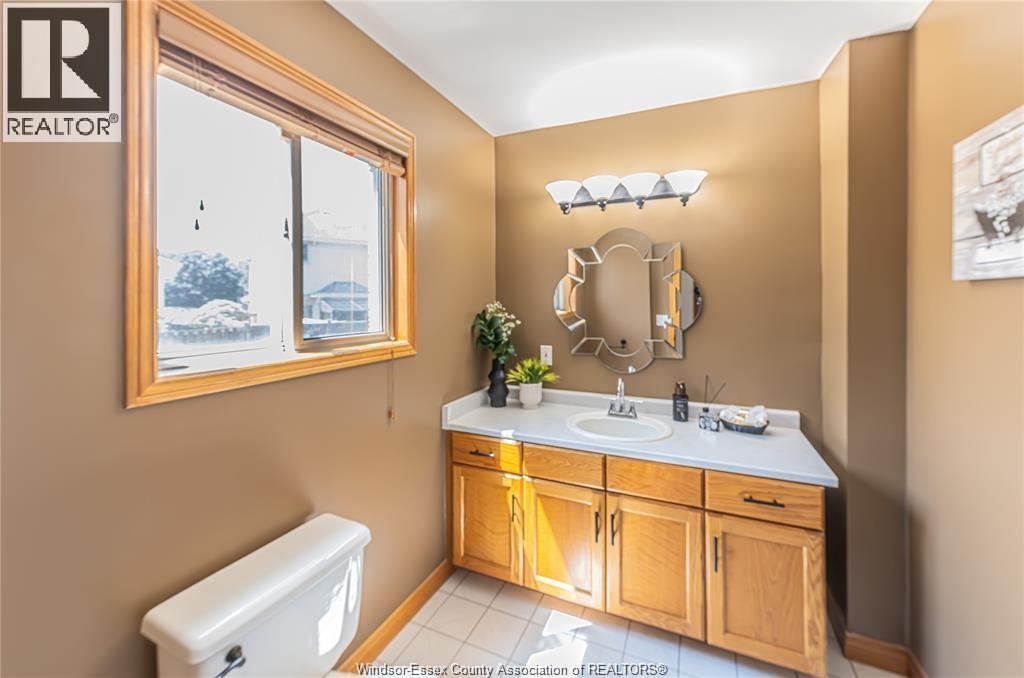 120 Hampton Crescent, Windsor, ON - Indoor Photo Showing Bathroom