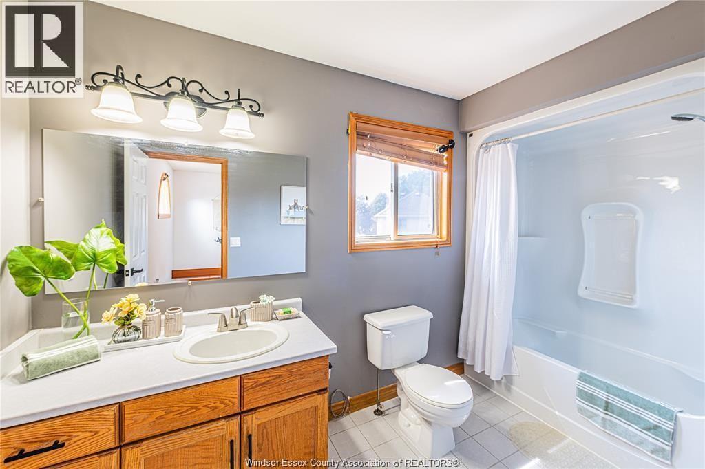 120 Hampton Crescent, Windsor, ON - Indoor Photo Showing Bathroom