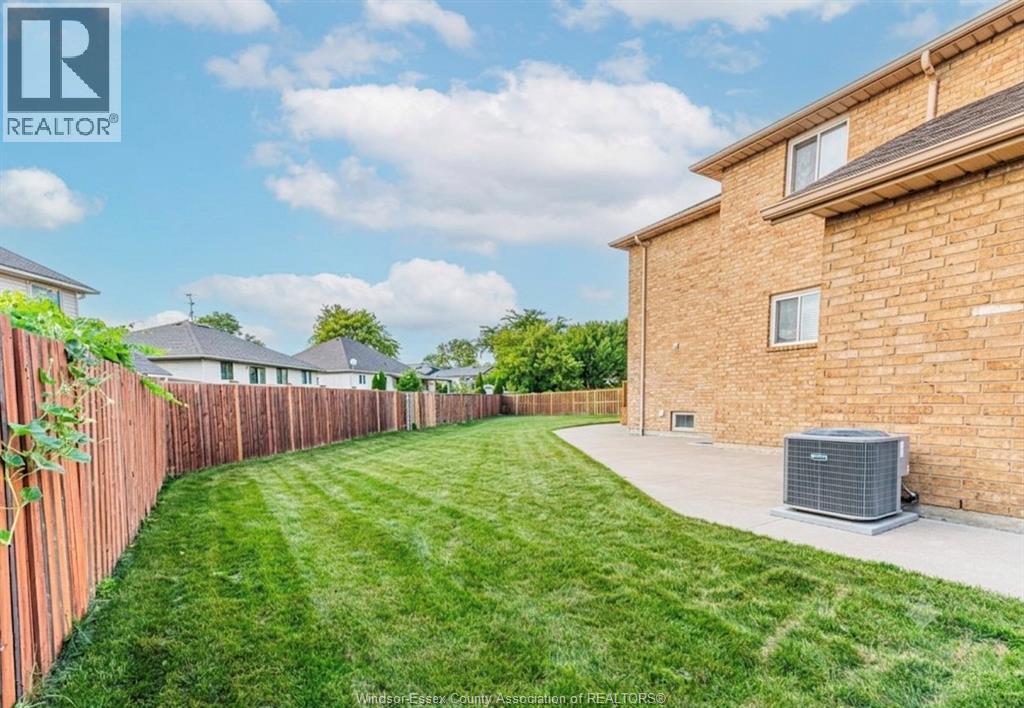 120 Hampton Crescent, Windsor, ON - Outdoor