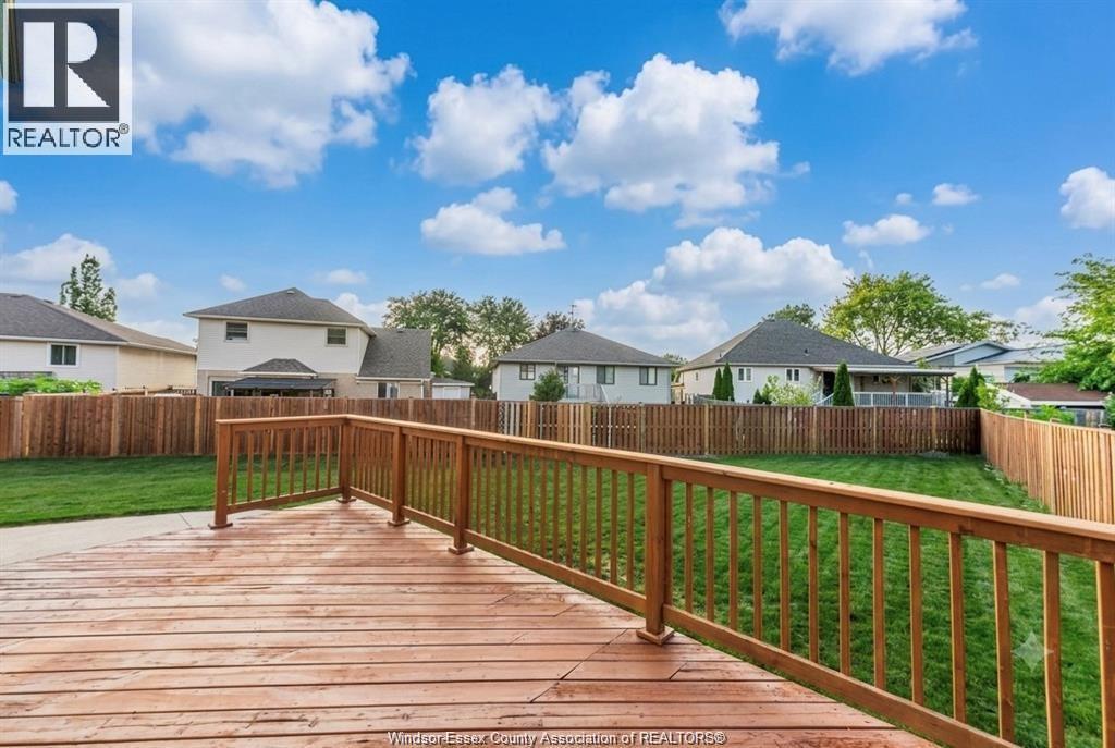 120 Hampton Crescent, Windsor, ON - Outdoor With Deck Patio Veranda