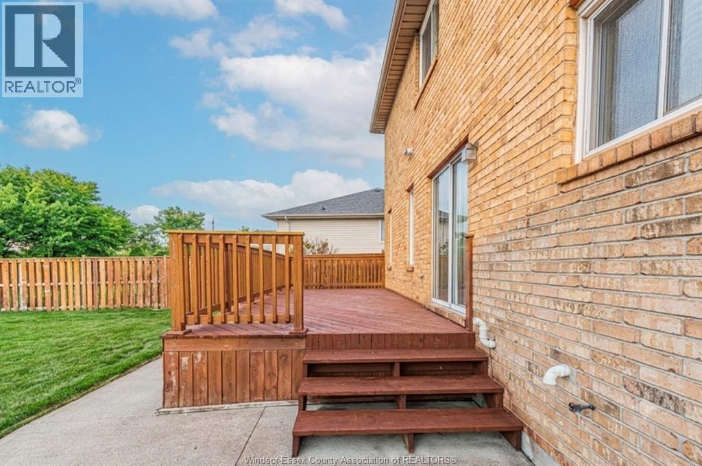 120 Hampton Crescent, Windsor, ON - Outdoor With Deck Patio Veranda With Exterior