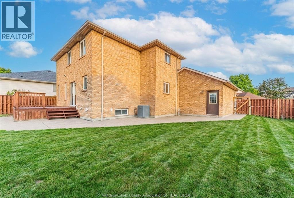 120 Hampton Crescent, Windsor, ON - Outdoor With Deck Patio Veranda