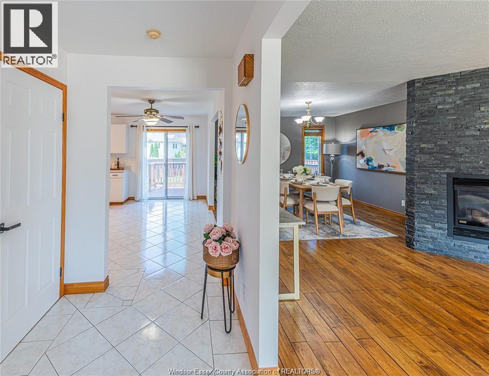 120 Hampton Crescent, Windsor, ON - Indoor With Fireplace
