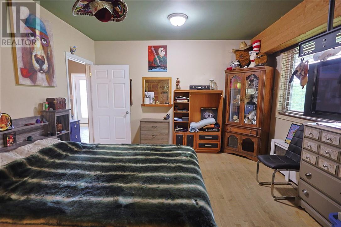 42 Elk'S Club Road, Onaping, ON - Indoor