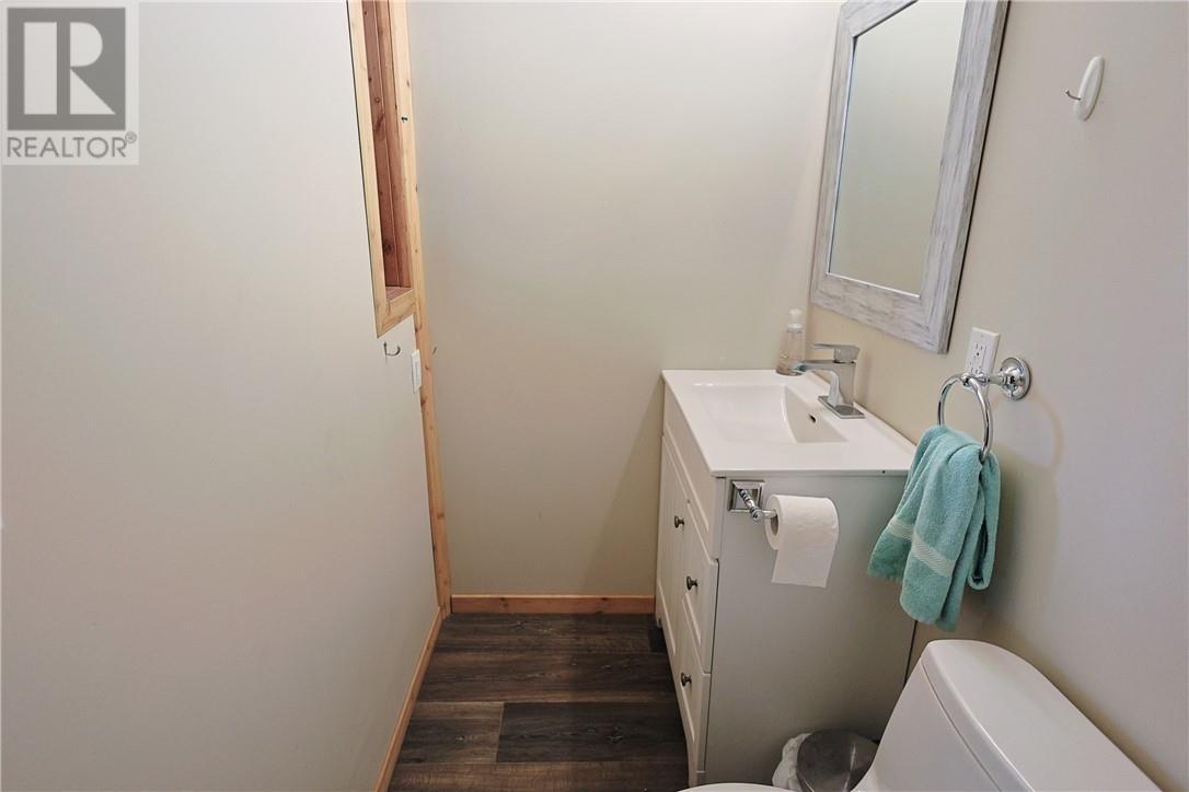 42 Elk'S Club Road, Onaping, ON - Indoor Photo Showing Other Room