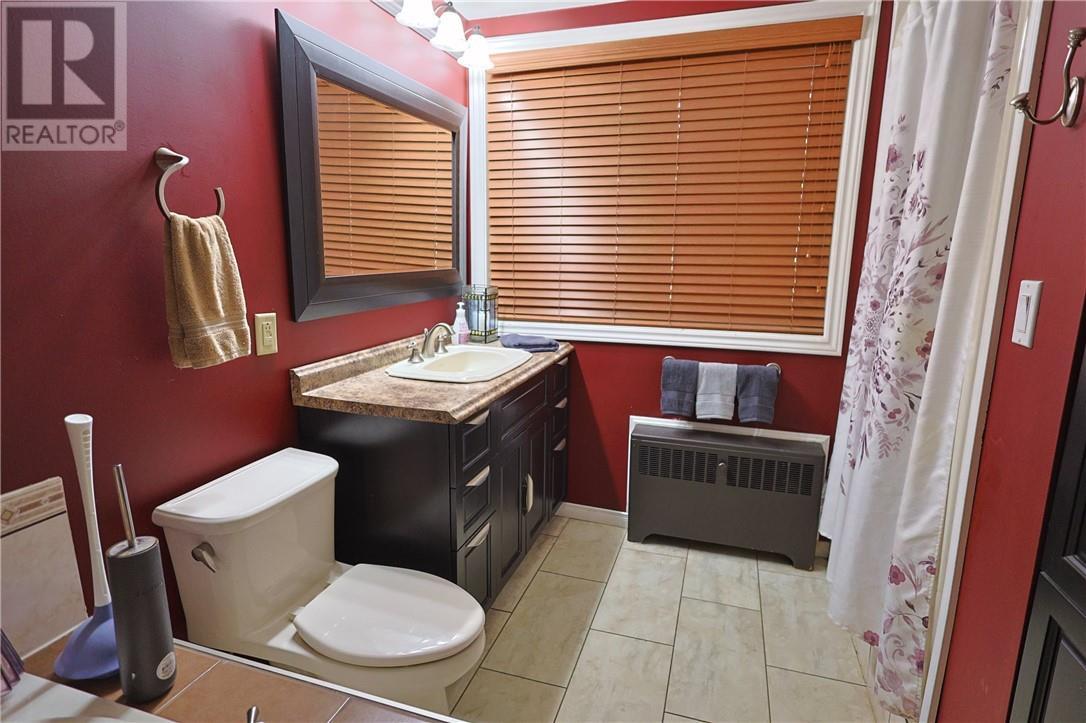 42 Elk'S Club Road, Onaping, ON - Indoor Photo Showing Bathroom