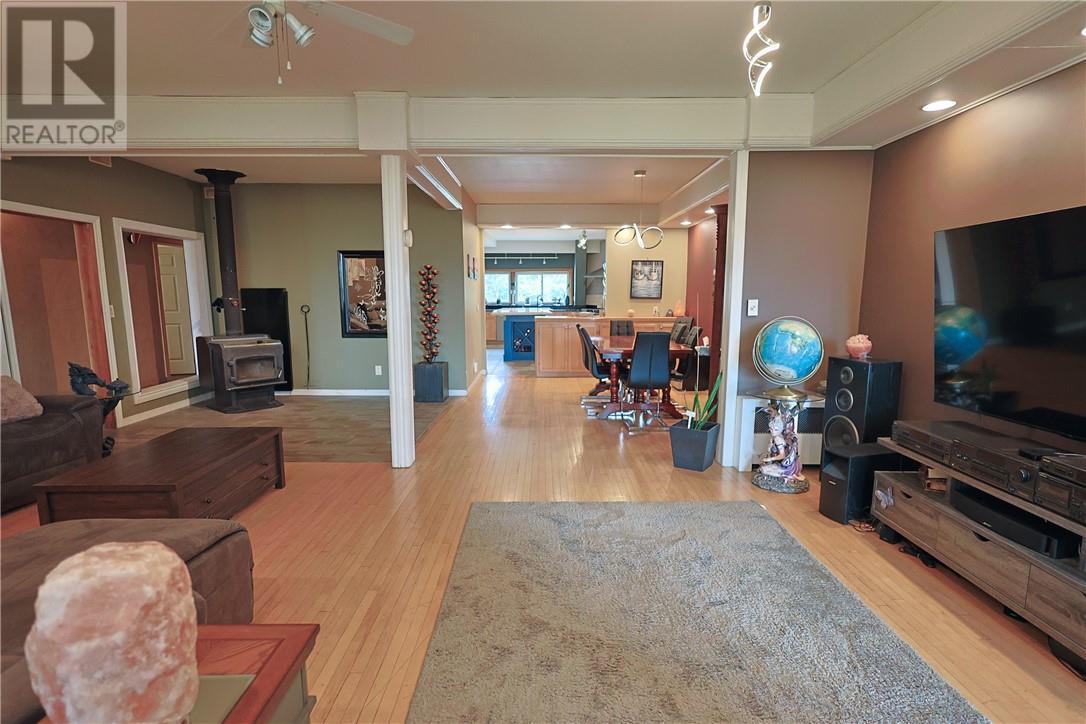 42 Elk'S Club Road, Onaping, ON - Indoor Photo Showing Other Room