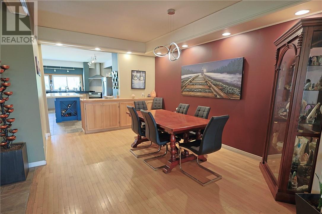 42 Elk'S Club Road, Onaping, ON - Indoor Photo Showing Dining Room