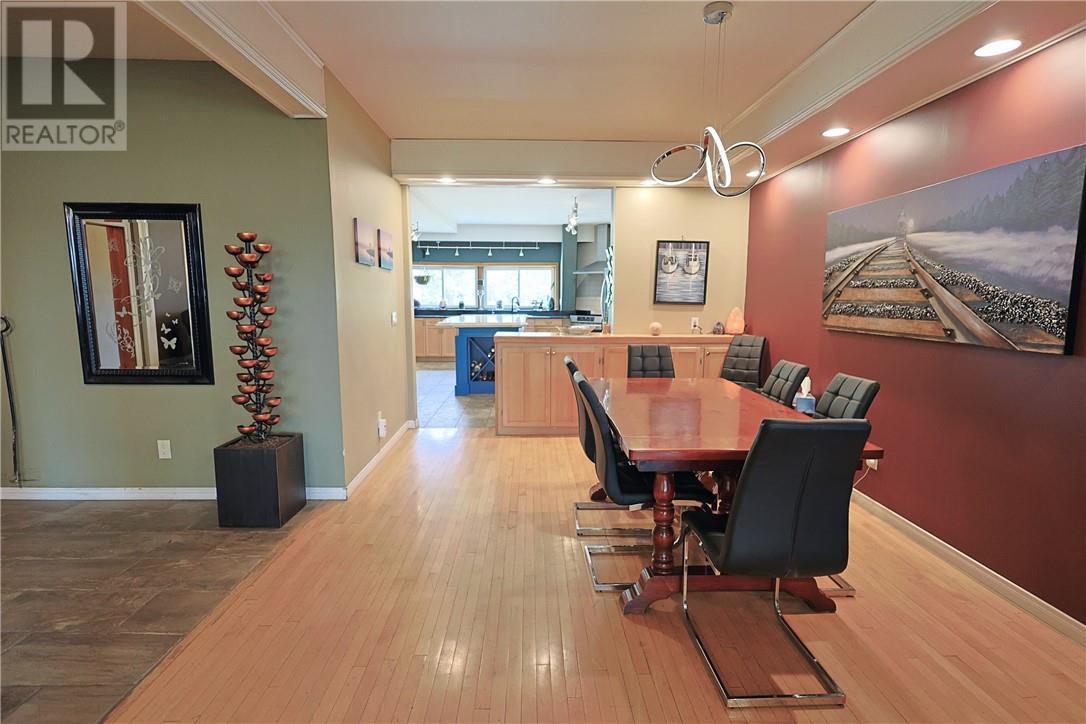 42 Elk'S Club Road, Onaping, ON - Indoor Photo Showing Dining Room