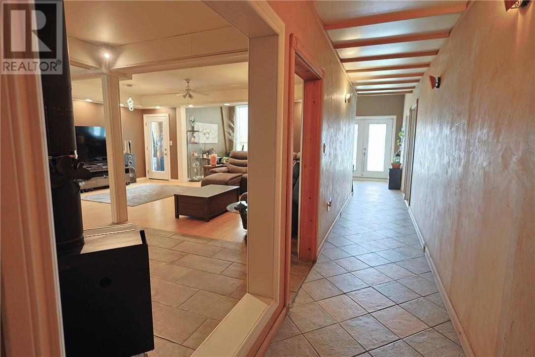 42 Elk'S Club Road, Onaping, ON - Indoor Photo Showing Other Room