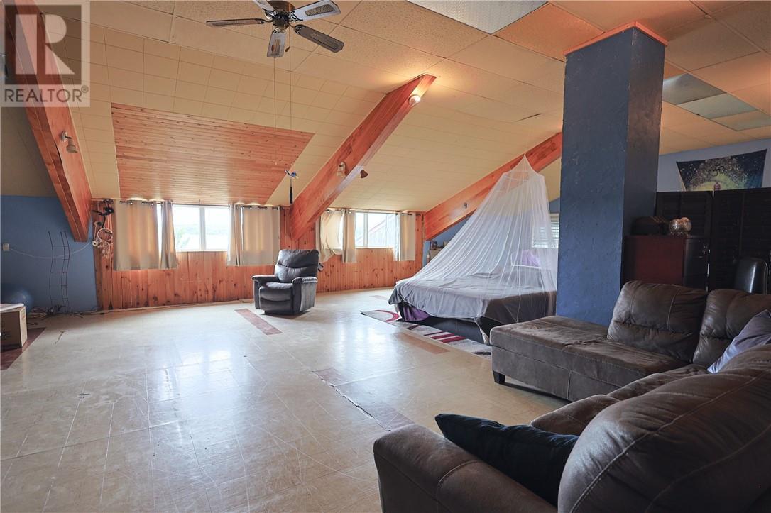 42 Elk'S Club Road, Onaping, ON - Indoor Photo Showing Other Room