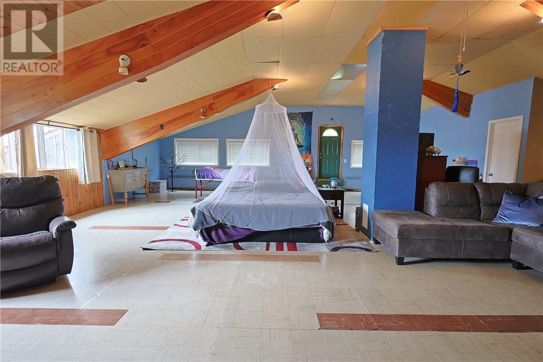 42 Elk'S Club Road, Onaping, ON - Indoor