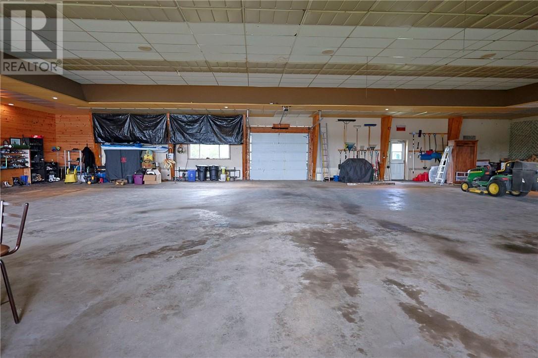 42 Elk'S Club Road, Onaping, ON - Indoor Photo Showing Garage