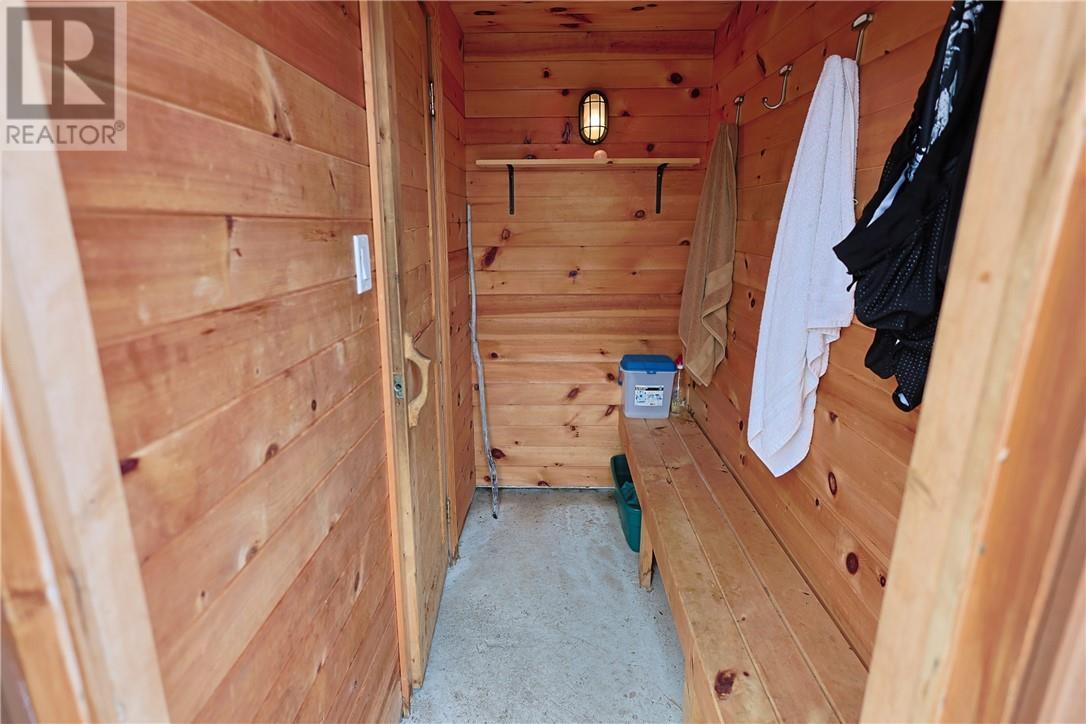 42 Elk'S Club Road, Onaping, ON - Indoor Photo Showing Other Room