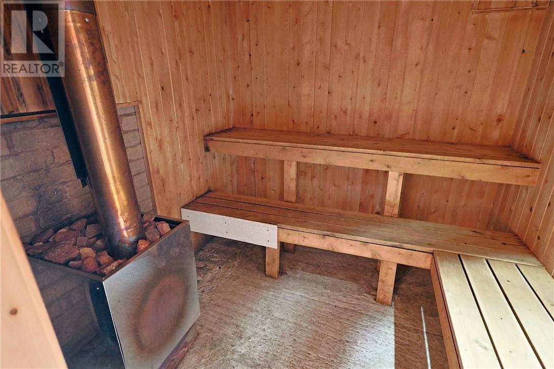 42 Elk'S Club Road, Onaping, ON - Indoor Photo Showing Other Room