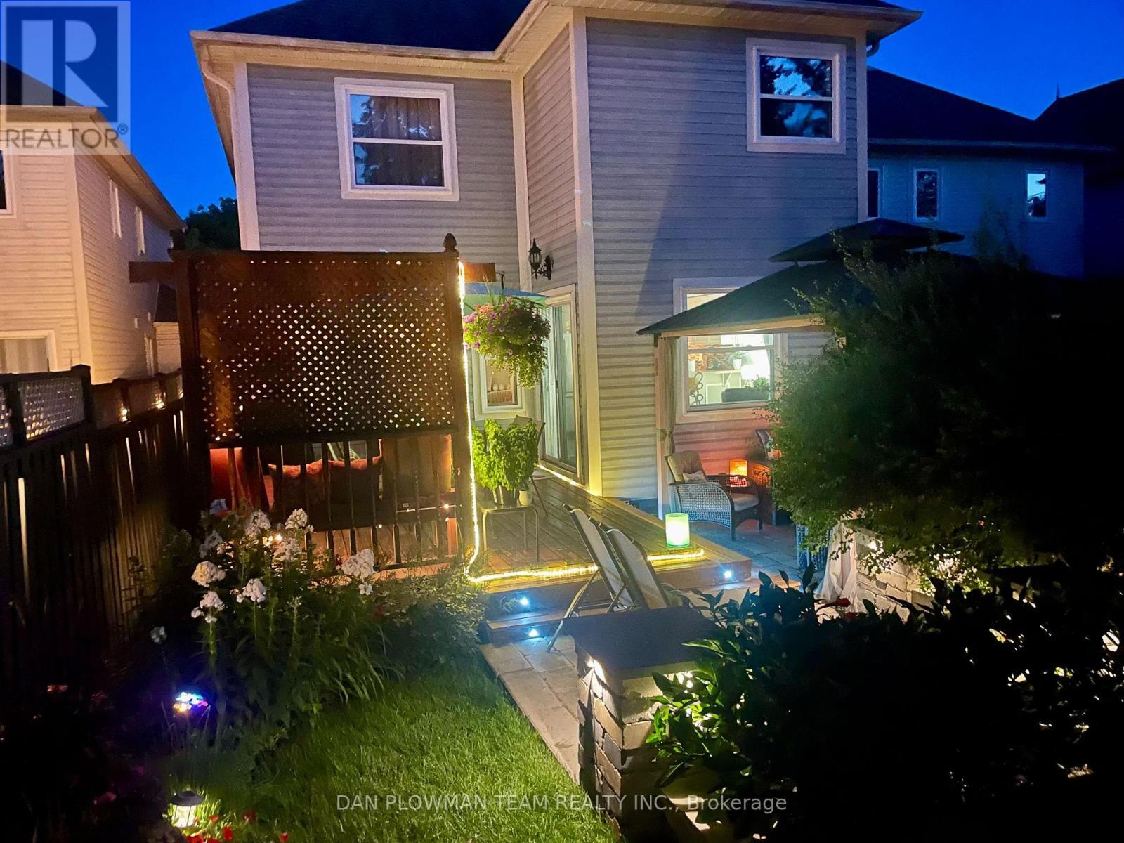 52 Wells Crescent, Whitby, ON - Outdoor With Exterior