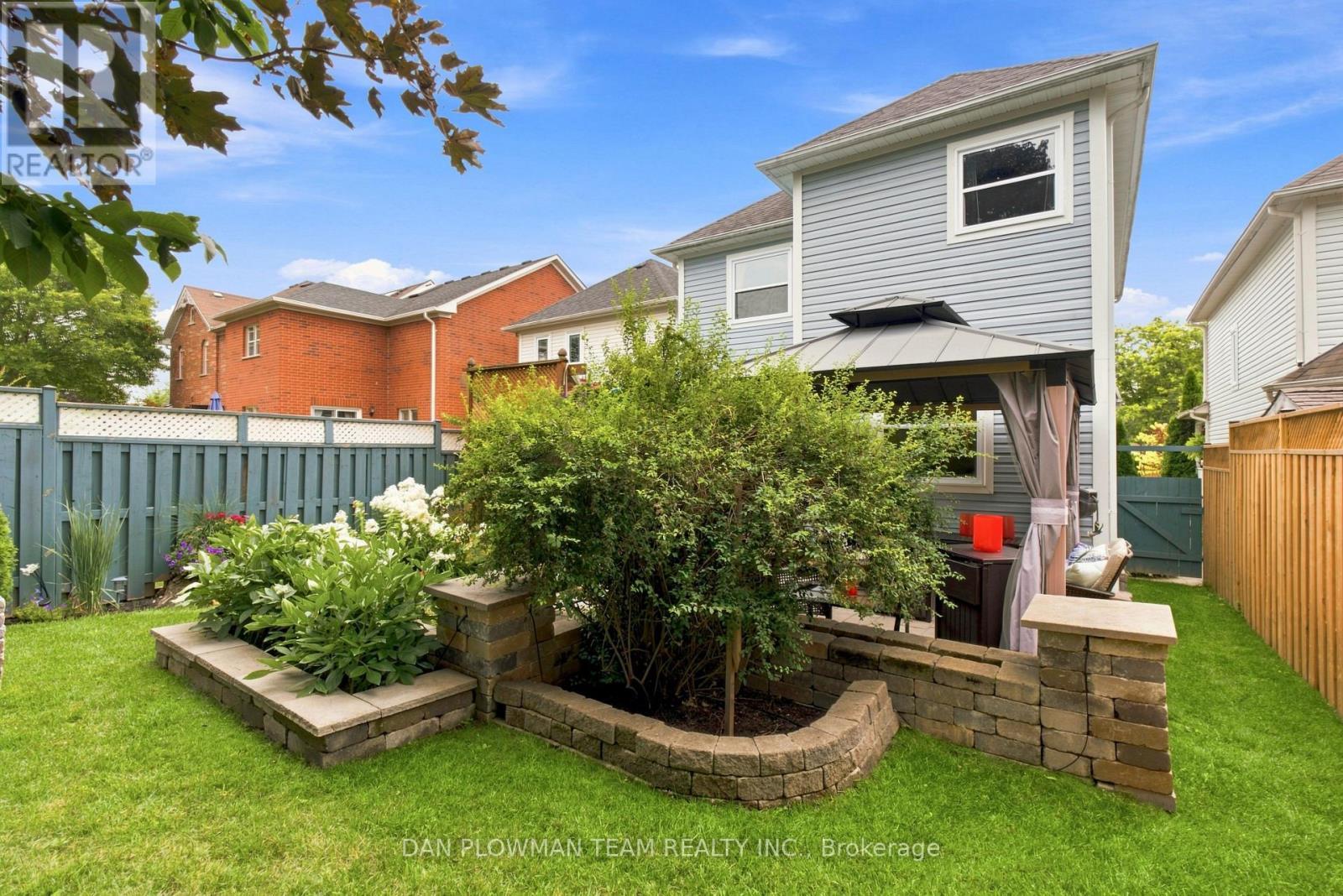 52 Wells Crescent, Whitby, ON - Outdoor