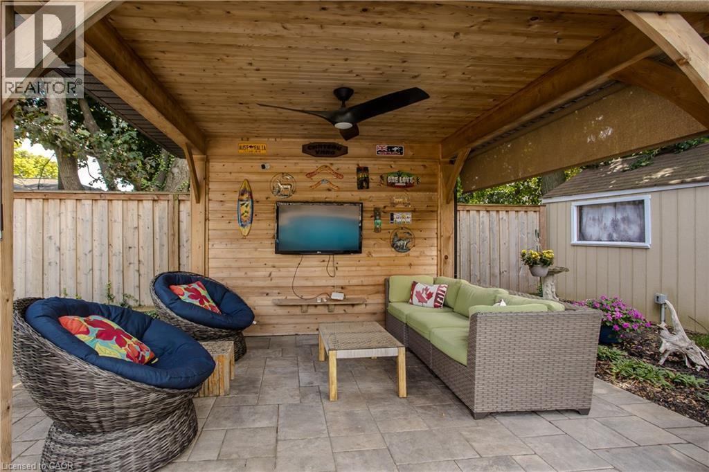 2124 Sandringham Drive, Burlington, ON - Outdoor With Deck Patio Veranda With Exterior