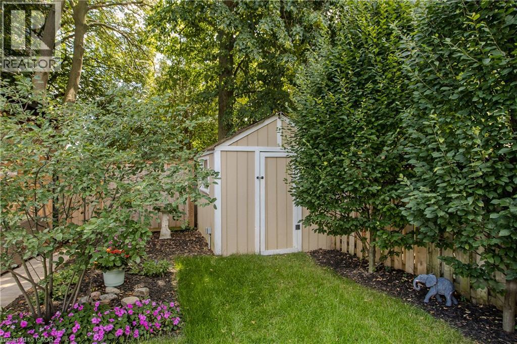 2124 Sandringham Drive, Burlington, ON - Outdoor