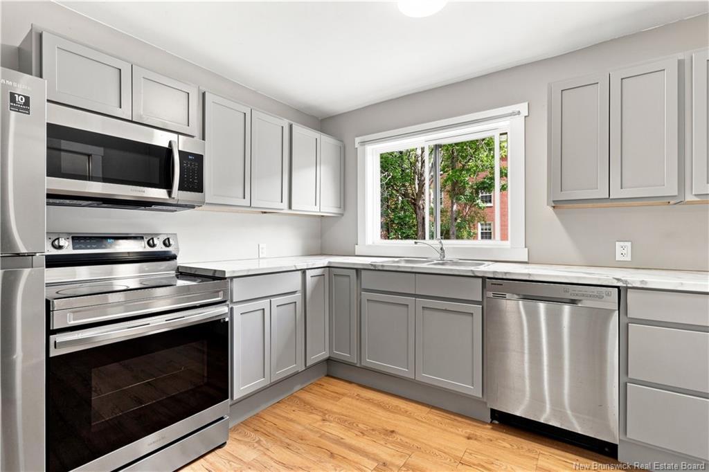 836 Windsor St, Fredericton, NB - Indoor Photo Showing Kitchen With Stainless Steel Kitchen With Double Sink