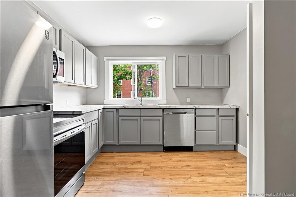 836 Windsor St, Fredericton, NB - Indoor Photo Showing Kitchen With Stainless Steel Kitchen