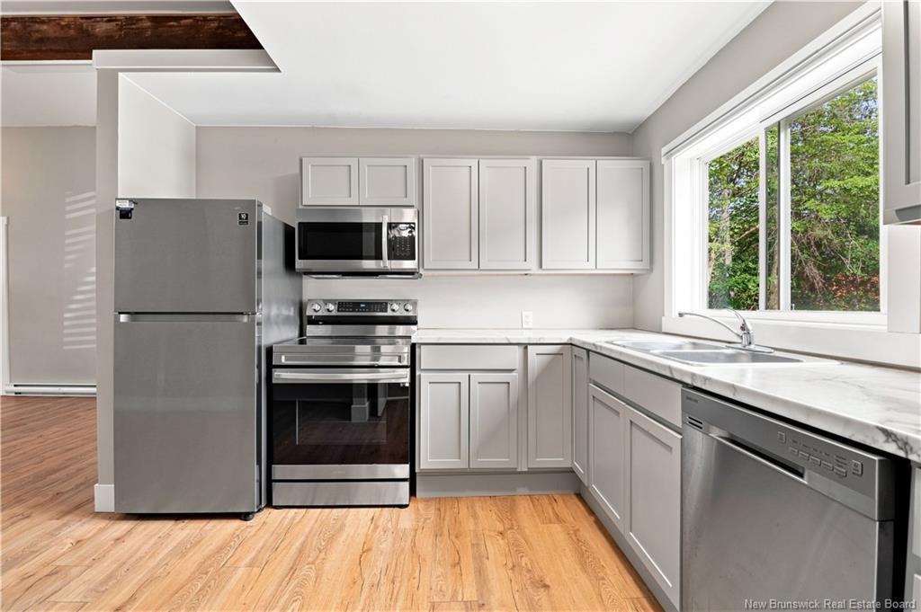 836 Windsor St, Fredericton, NB - Indoor Photo Showing Kitchen With Stainless Steel Kitchen With Double Sink