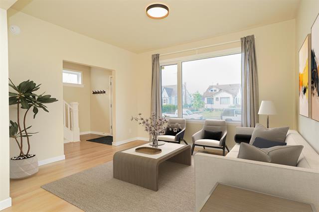 591 Church Ave, Winnipeg, MB - Indoor Photo Showing Living Room