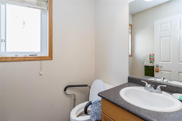 11 Brunet Prom, Winnipeg, MB - Indoor Photo Showing Bathroom