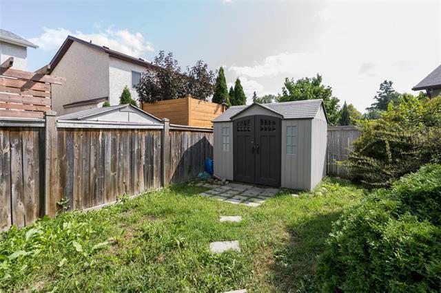 11 Brunet Prom, Winnipeg, MB - Outdoor