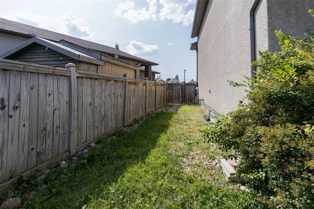 11 Brunet Prom, Winnipeg, MB - Outdoor