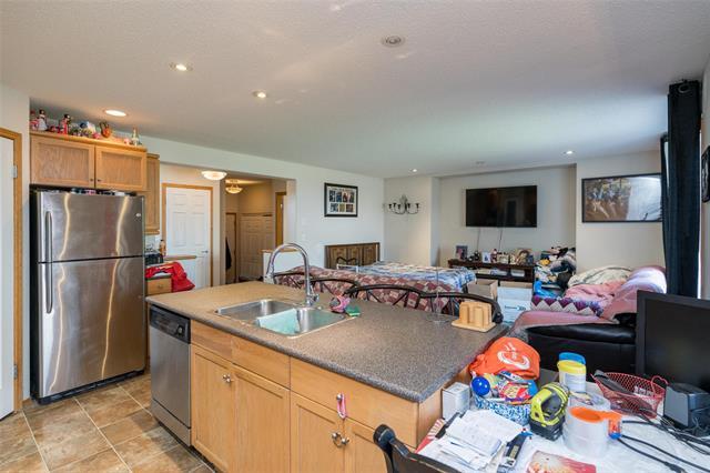 11 Brunet Prom, Winnipeg, MB - Indoor Photo Showing Kitchen With Double Sink