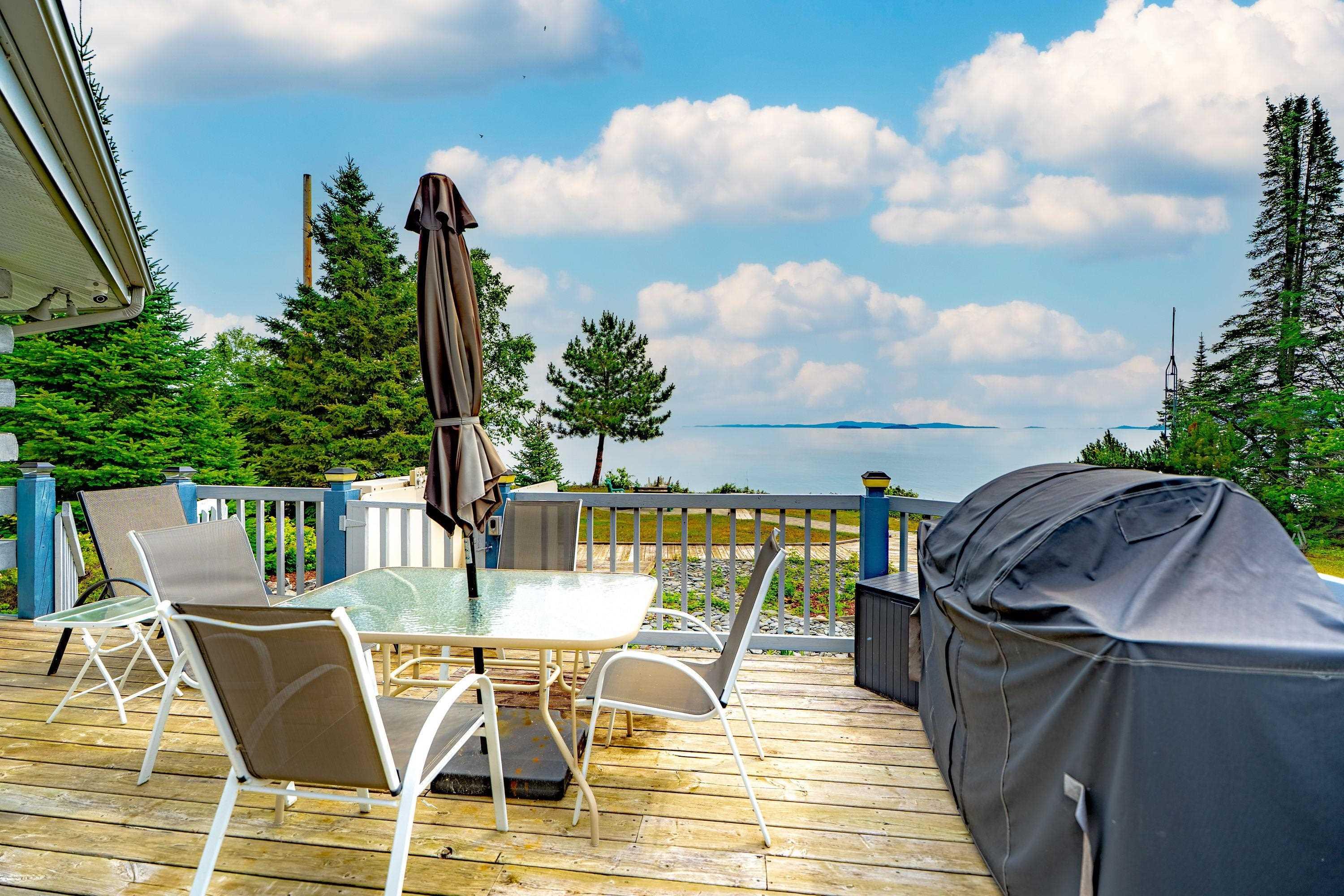 106 Island Avenue, Neebing, ON - Outdoor With Deck Patio Veranda