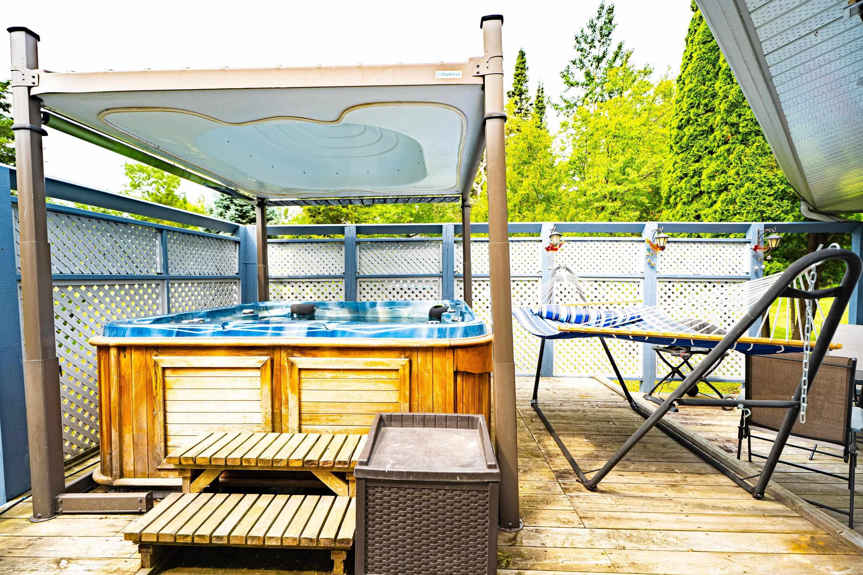 106 Island Avenue, Neebing, ON - Outdoor With Exterior