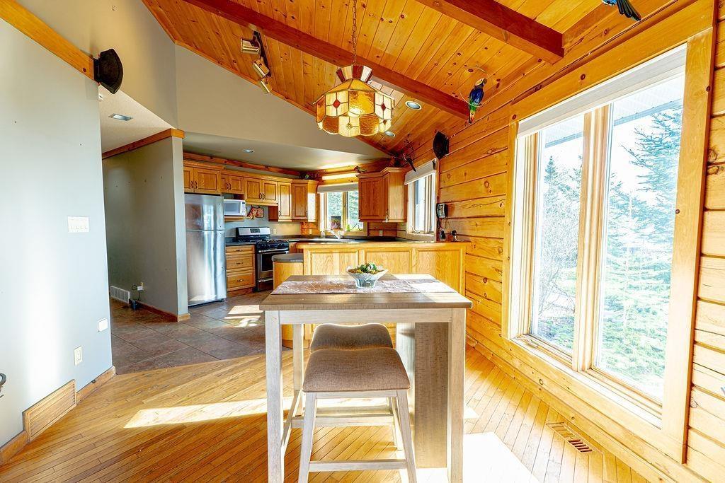 106 Island Avenue, Neebing, ON - Indoor Photo Showing Dining Room
