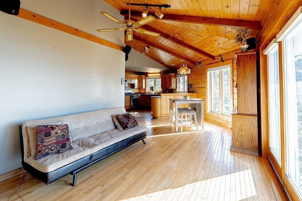 106 Island Avenue, Neebing, ON - Indoor Photo Showing Other Room