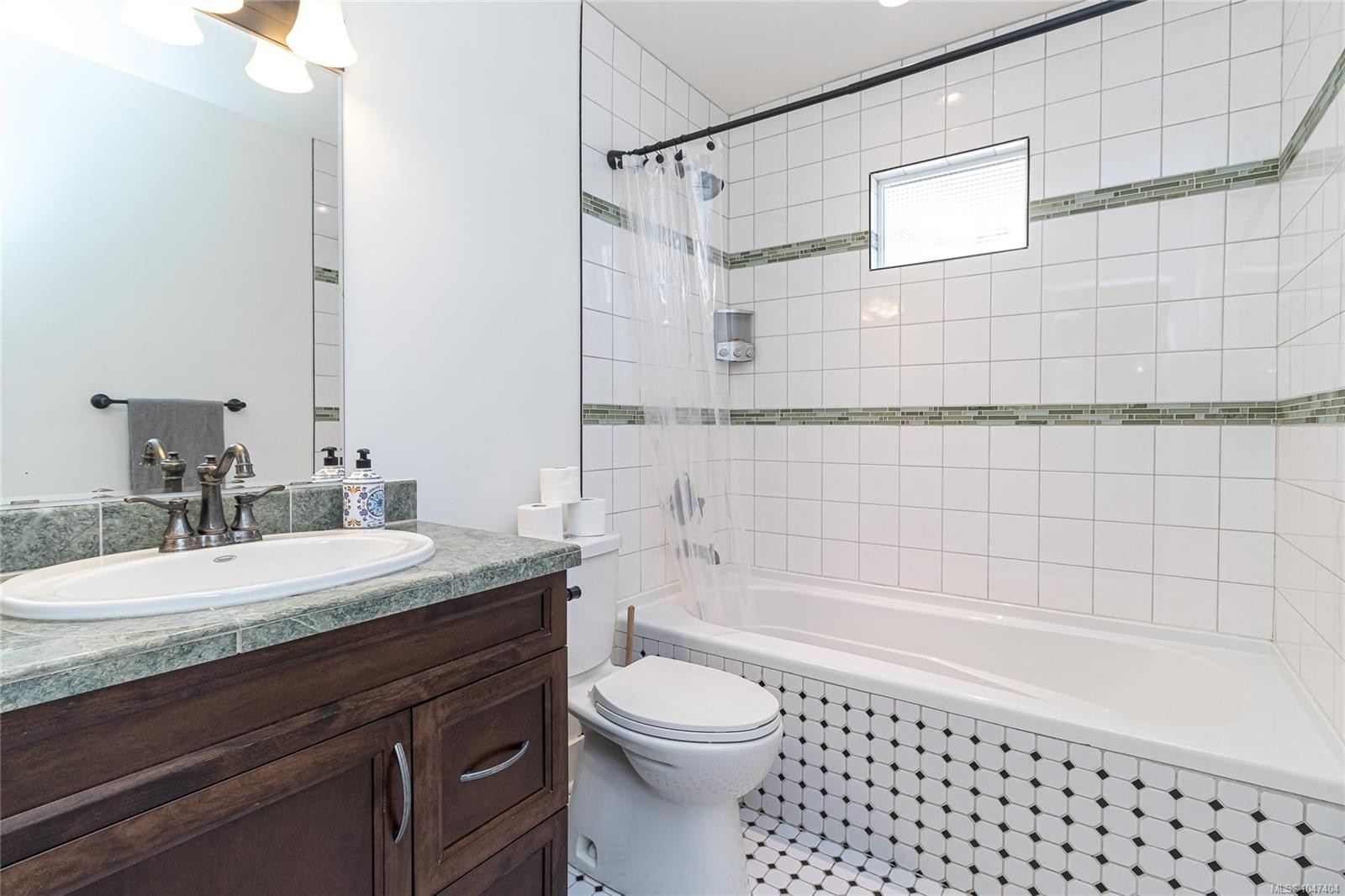 1232 Effingham St, Esquimalt, BC