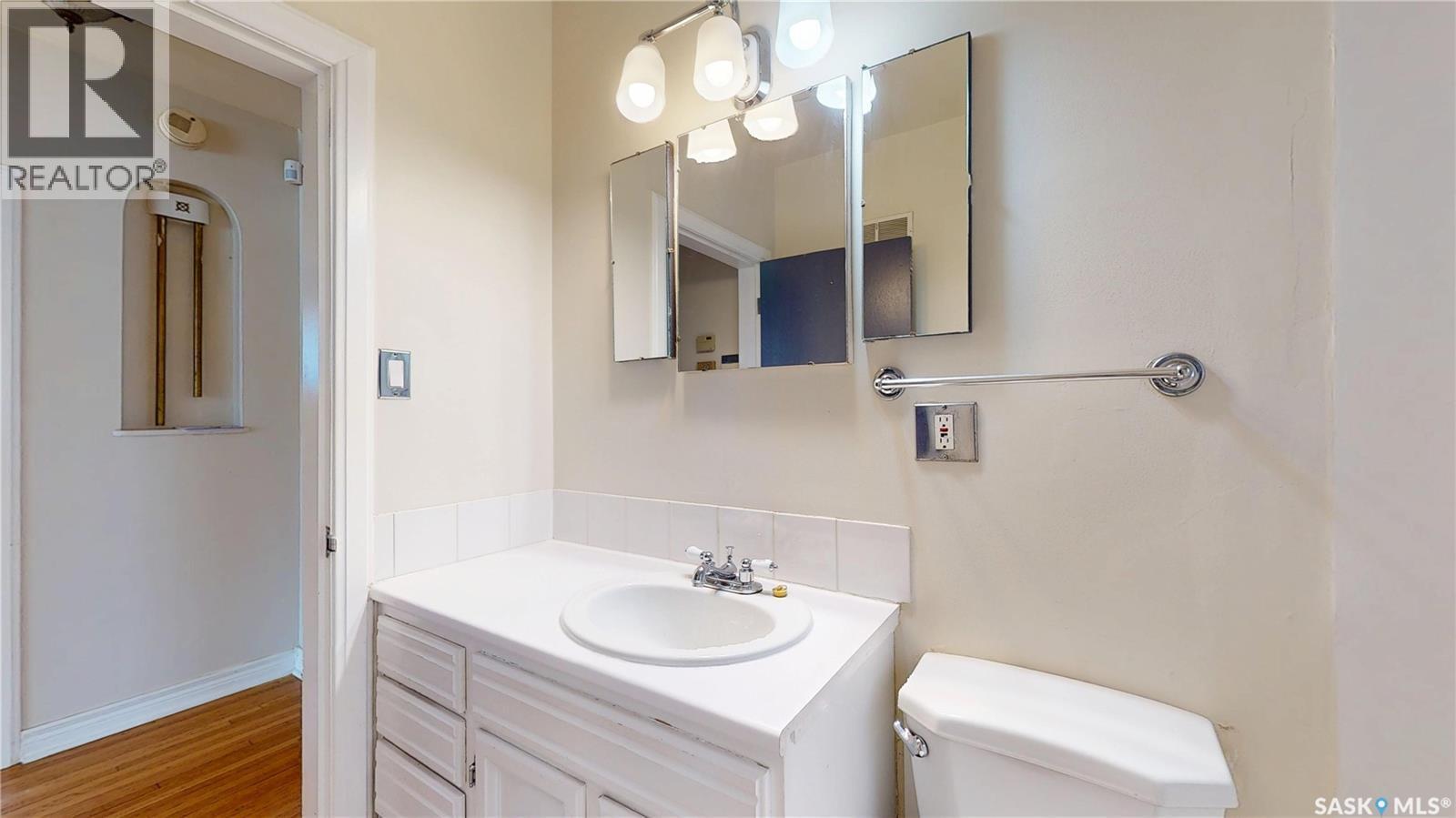 2255 Queen Street, Regina, SK - Indoor Photo Showing Bathroom