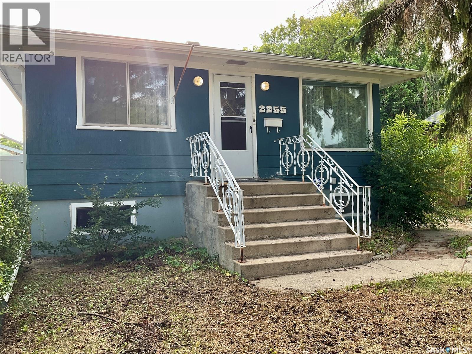 2255 Queen Street, Regina, SK - Outdoor